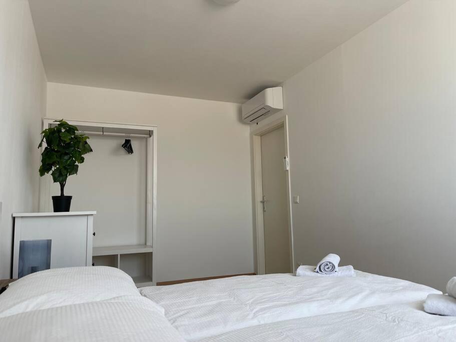 Apartamento Dachgeschoss Fuer 4 Mit Terrasse Viena Exterior foto
